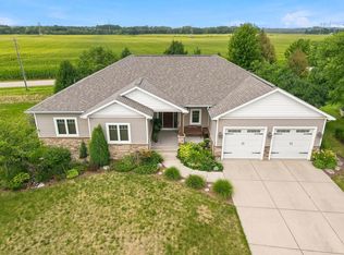 818 Bluebird Pass, Cambridge, WI 53523