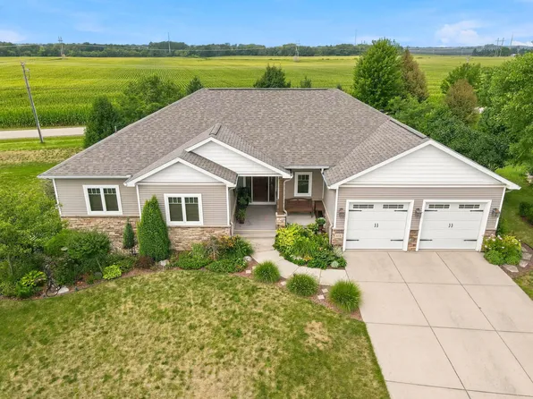 818 Bluebird Pass, Cambridge, WI 53523