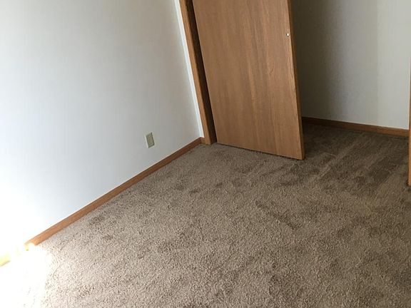 5th image of 623 Parkwood Ln