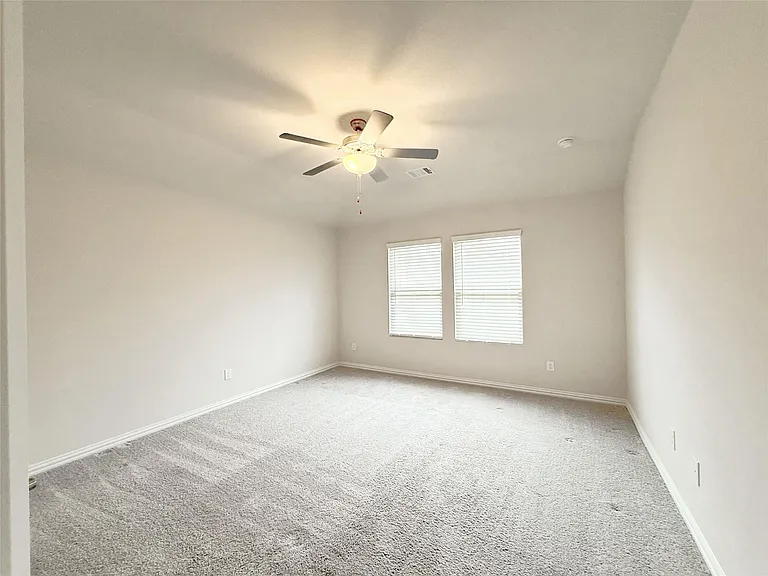 1909 Canyon Ln — Photo 12