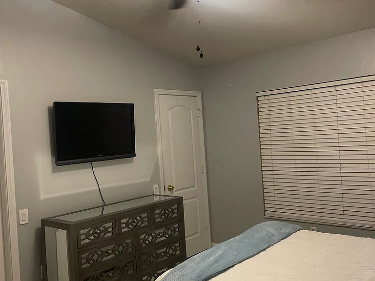 1042 Vista Cay Ct — Photo 17