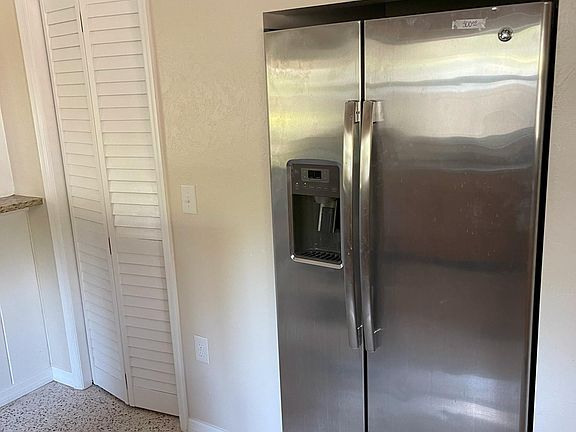 5th image of 2222 Lee Ln