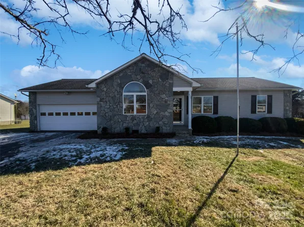 495 Drumstand Rd, Stony Point, NC 28678