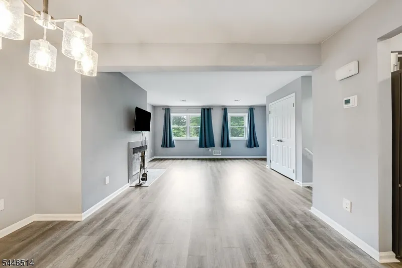 2 bed, 1.0 bath, $2,800 — Photo 4