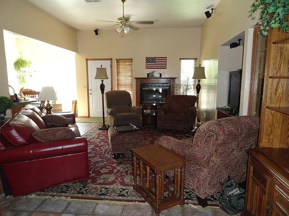 4th image of 2330 NE 9th St