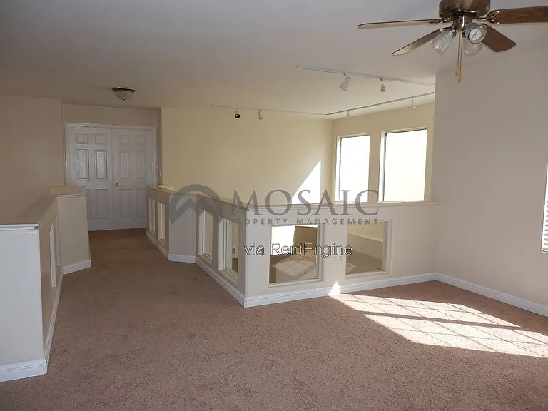 2106 E Briarwood Ter — Photo 7