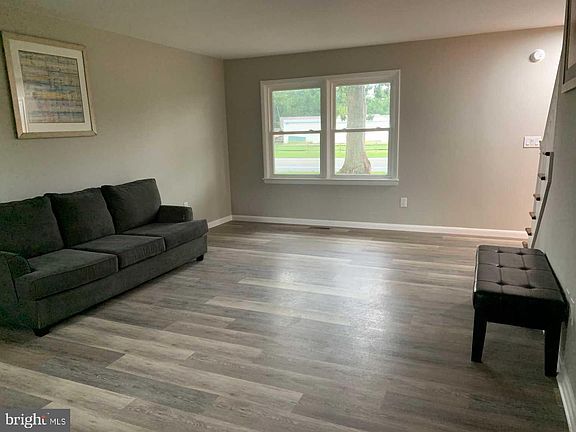 5th image of 308 Sussex Ave