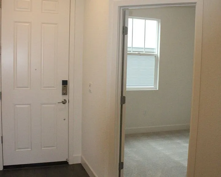 405 Mystic Ln — Photo 3