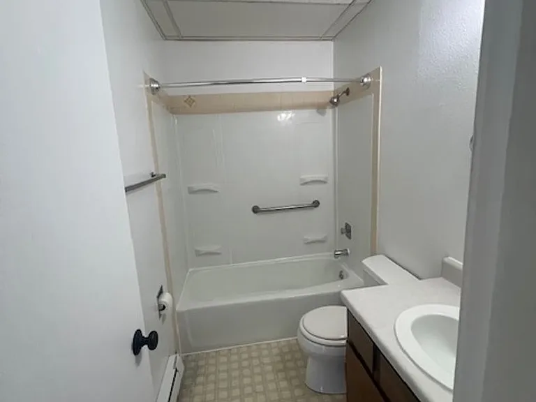 201 E Washington St #3 — Photo 3
