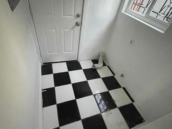 5th image of 1131 W 67th St #1