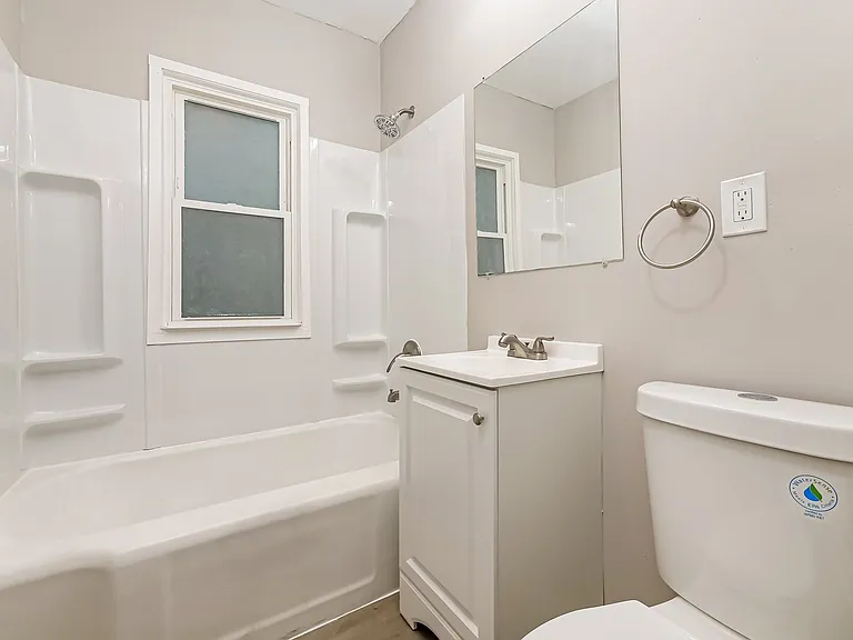 893961_029_bathroom_13158054.jpg