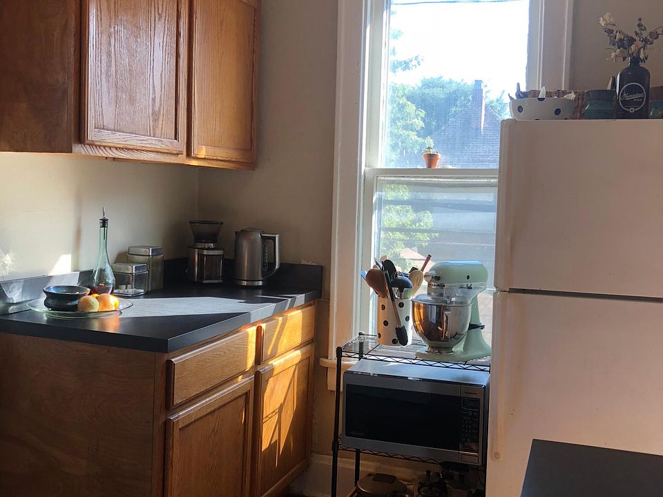 1st image of 434 1/2 Vermont Pl
