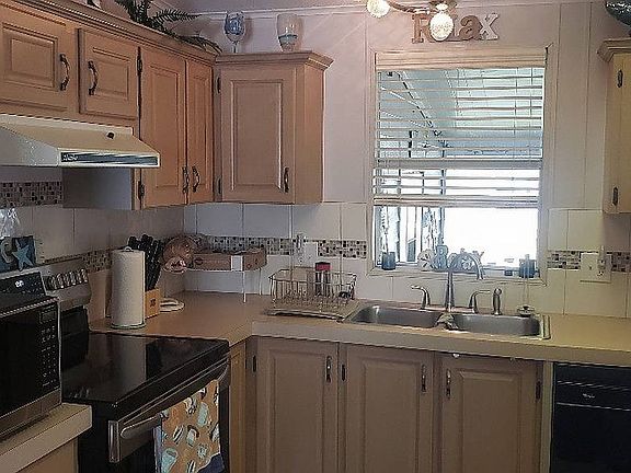 5th image of 801 Forest Ln