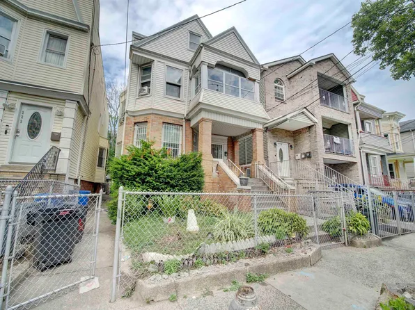 220 Wegman Parkway image 1 of 21