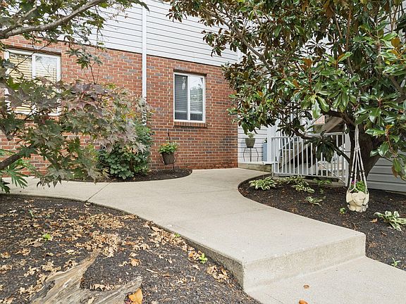 4th image of 14 Carriage House Dr