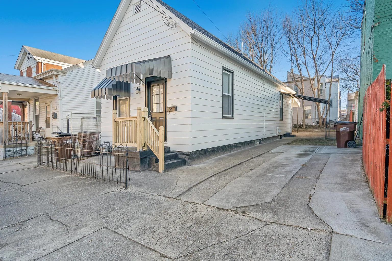 917 Putnam St photo 1