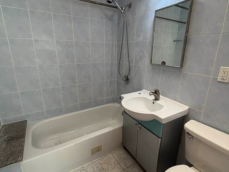 845 E 12th St #2 — Photo 7