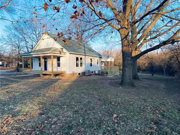 715 Pine St, Sweet Springs, MO 65351