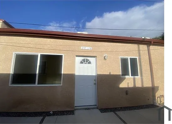 247 E Adams Blvd #B — Photo 7