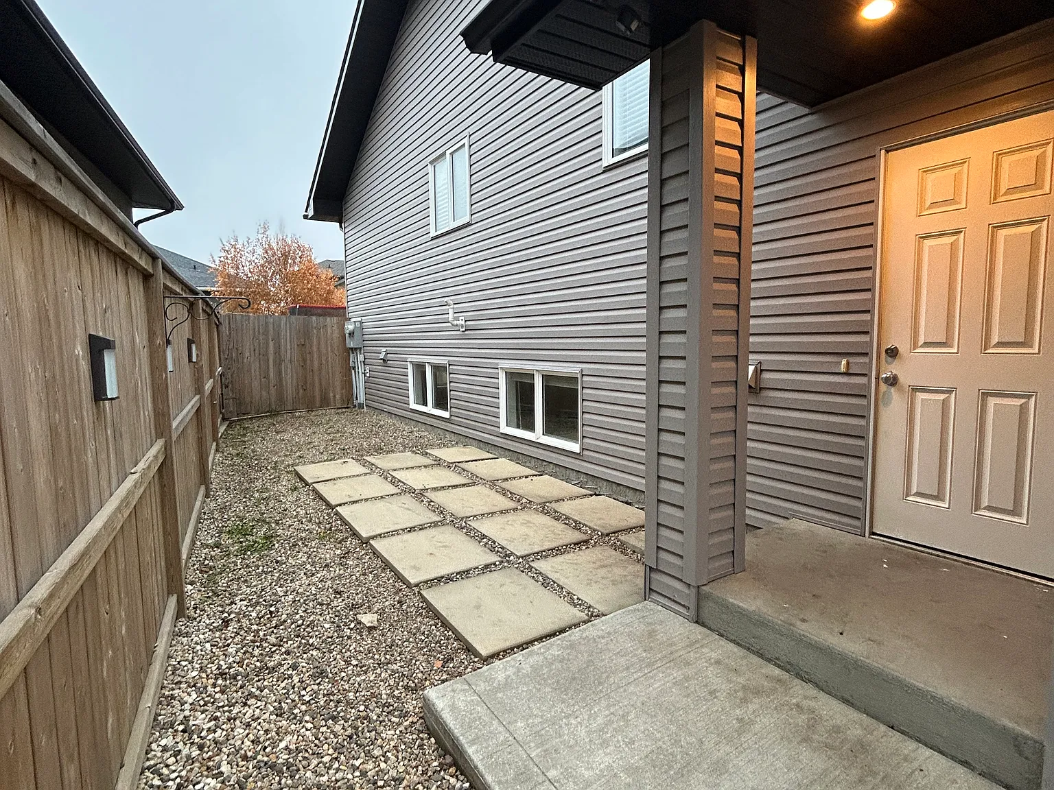 B - 762 Hargreaves Cres, Saskatoon Suite | 2 Bedrooms | 1 Bathroom — Photo 2