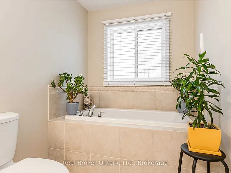 72 Mussen St — Photo 22