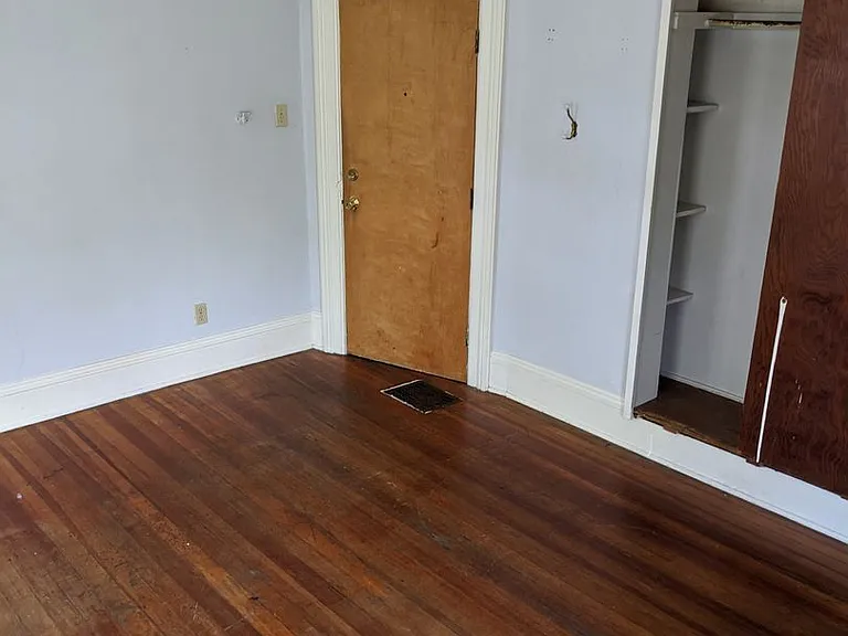 401 S Race St — Photo 5