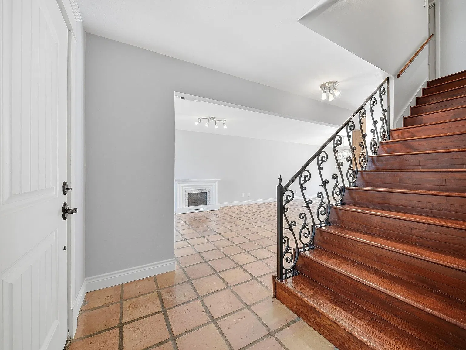 3 bed, 2.0 bath, 1910 sqft, $2,950 — Photo 3