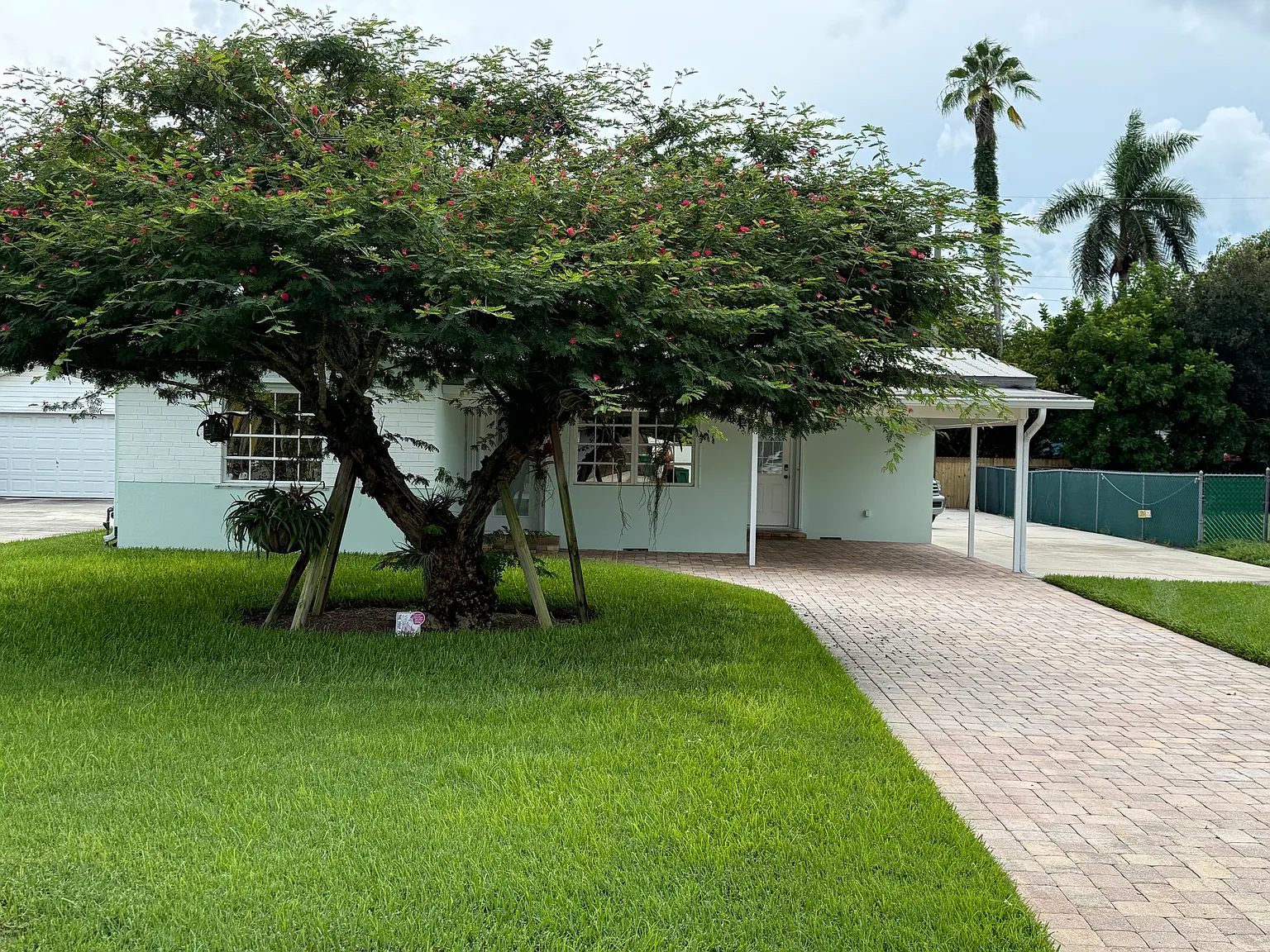 2 bed, 877 sqft, $2,400 — Photo 1