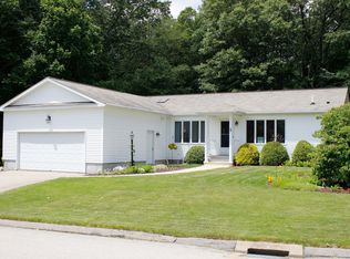 23 Hillcrest Dr, Uncasville, CT 06382