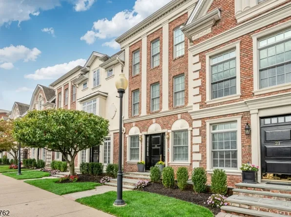 23 Community Pl, Morristown Town, NJ 07960