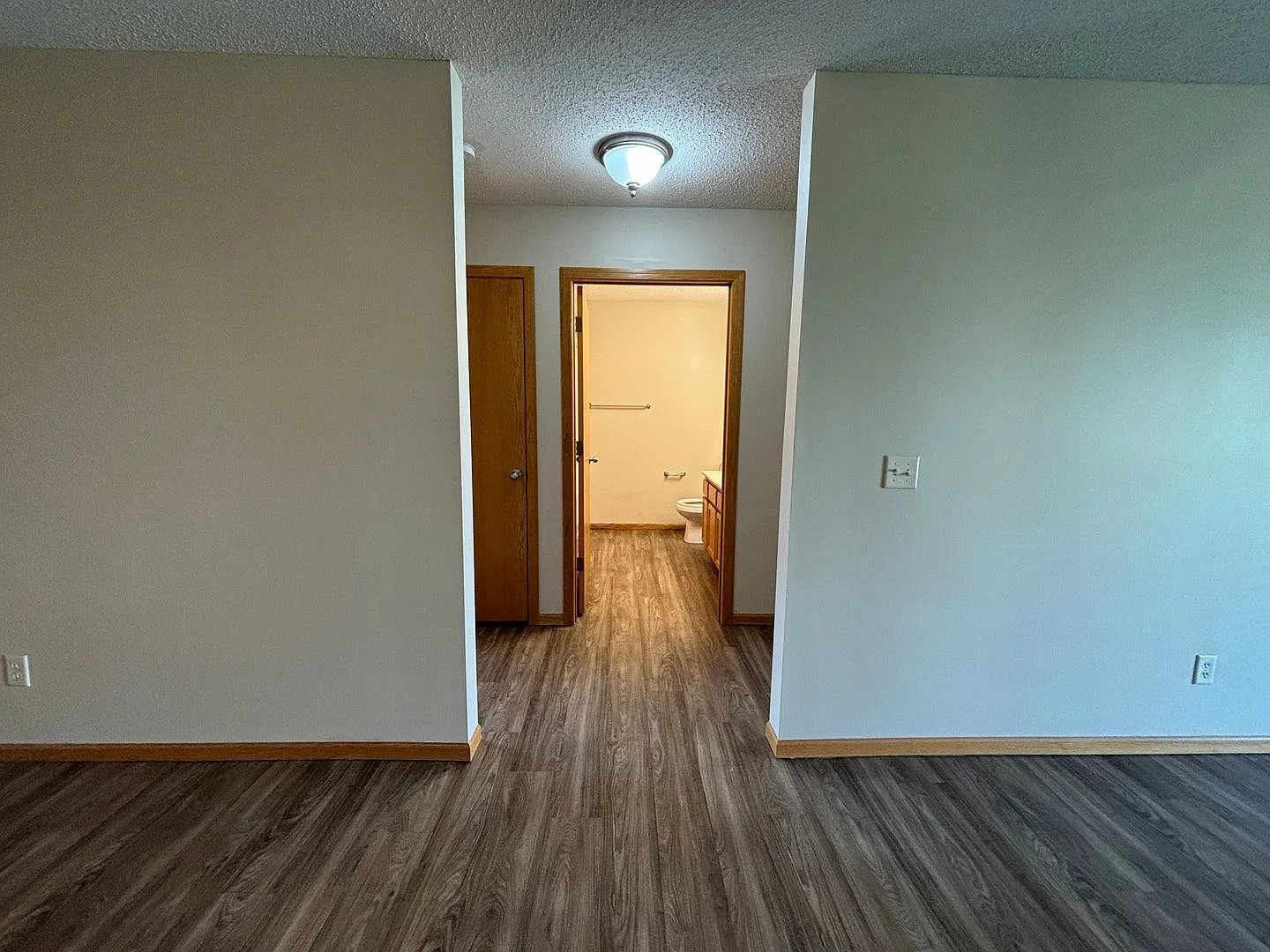 Remodeled 2 Bedroom Town Home — Photo 4