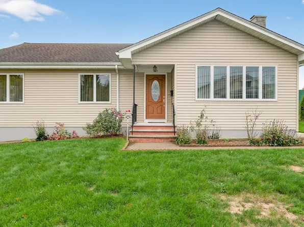 125 Angell St, Fall River, MA 02723