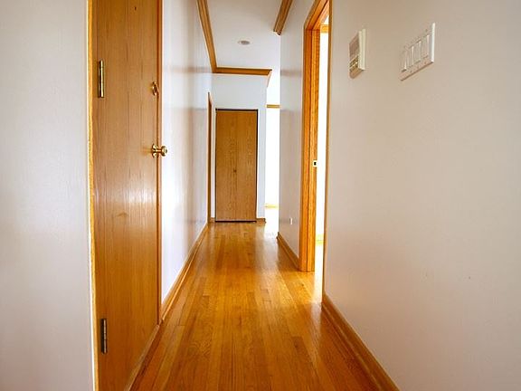4th image of 1364 W Jarvis Ave #1