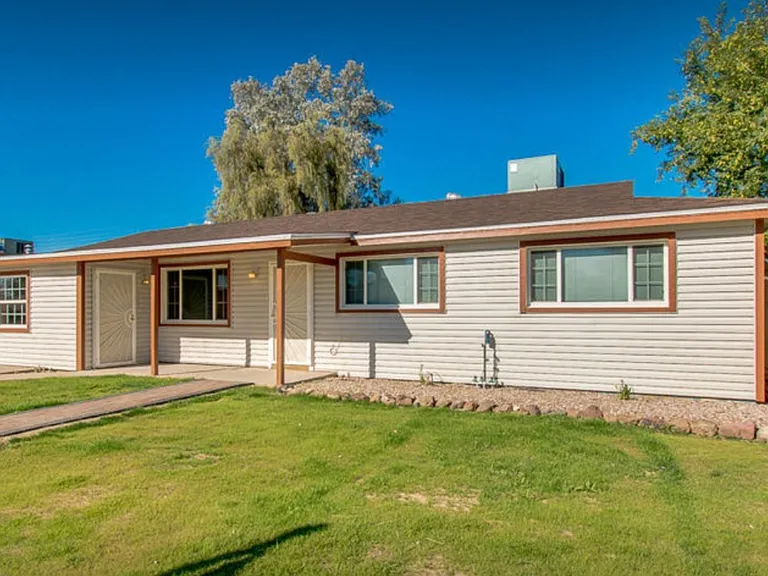 2448 W Freeway Ln — Photo 2