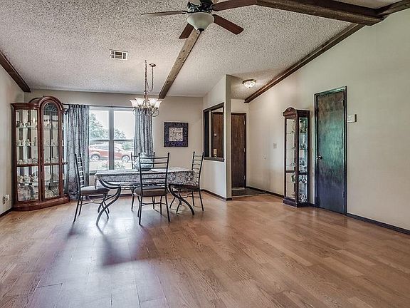 4th image of 23189 Laura Dr