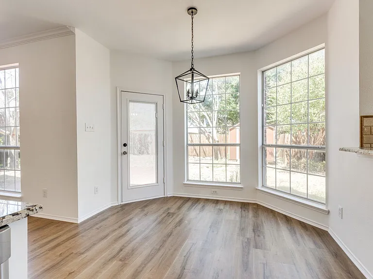 4705 Sabine St — Photo 13