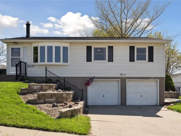 1631 S View Dr NW, Cedar Rapids, IA 52405