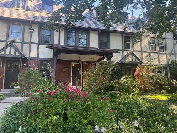 1045 Woods Ave