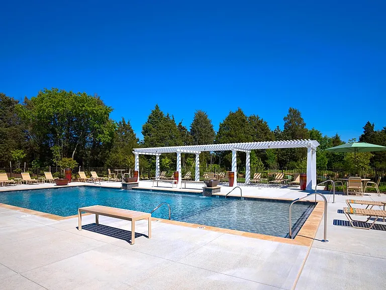 Valor Pool