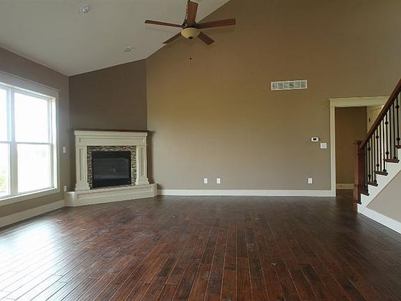 4th image of 191 E Arthur Ln