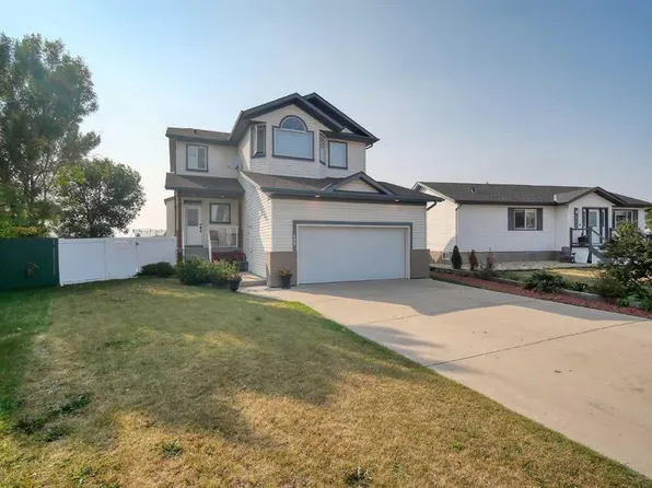 409 E 9th St, Beiseker, AB T0M 0G0