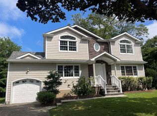 8 Trezza Ct, Bellmore, NY 11710