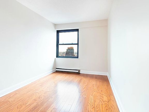 5th image of 1990 Lexington Ave APT 27L