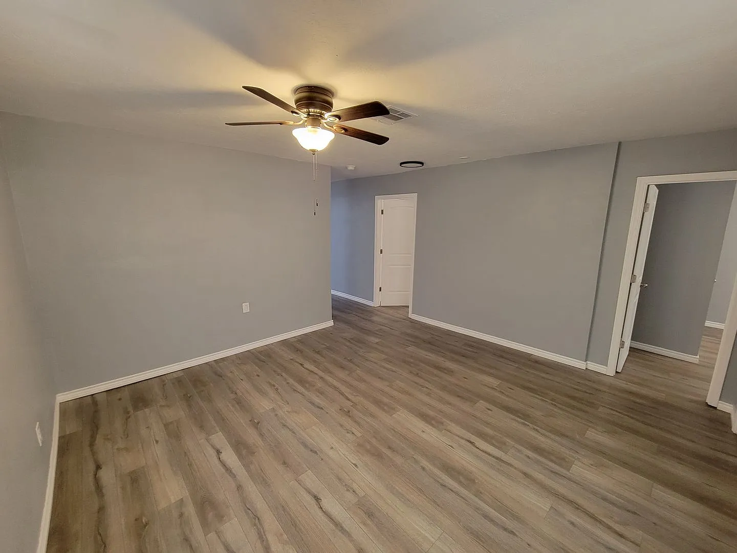 Newly Renovated 3B/2B Home Available — Photo 3