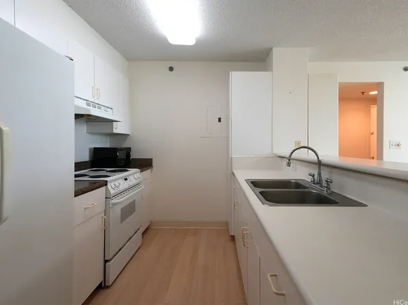 1448 Young St APT 202, Honolulu, HI 96814