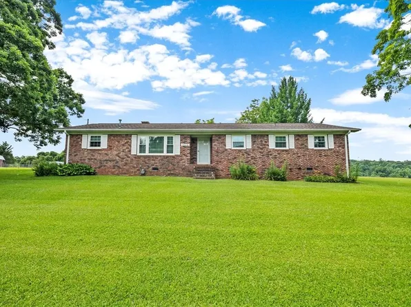 1324 Breazeale Rd, Easley, SC 29640