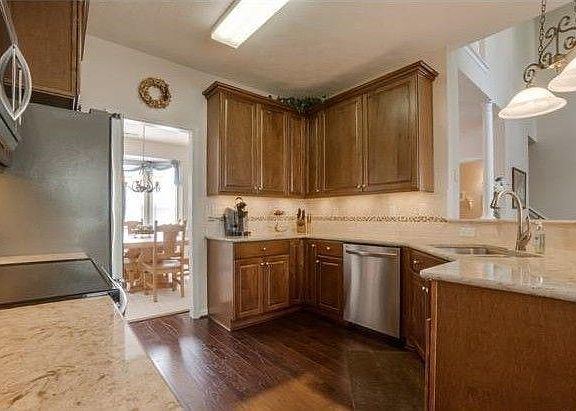 3rd image of 6212 Weathersfield Way