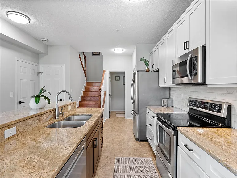 9660 Washington Blvd #3 — Photo 14