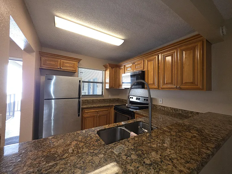1542 Lake Crystal Dr #H — Photo 5
