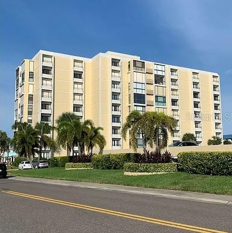 800 S Gulfview Blvd #302 — Photo 2
